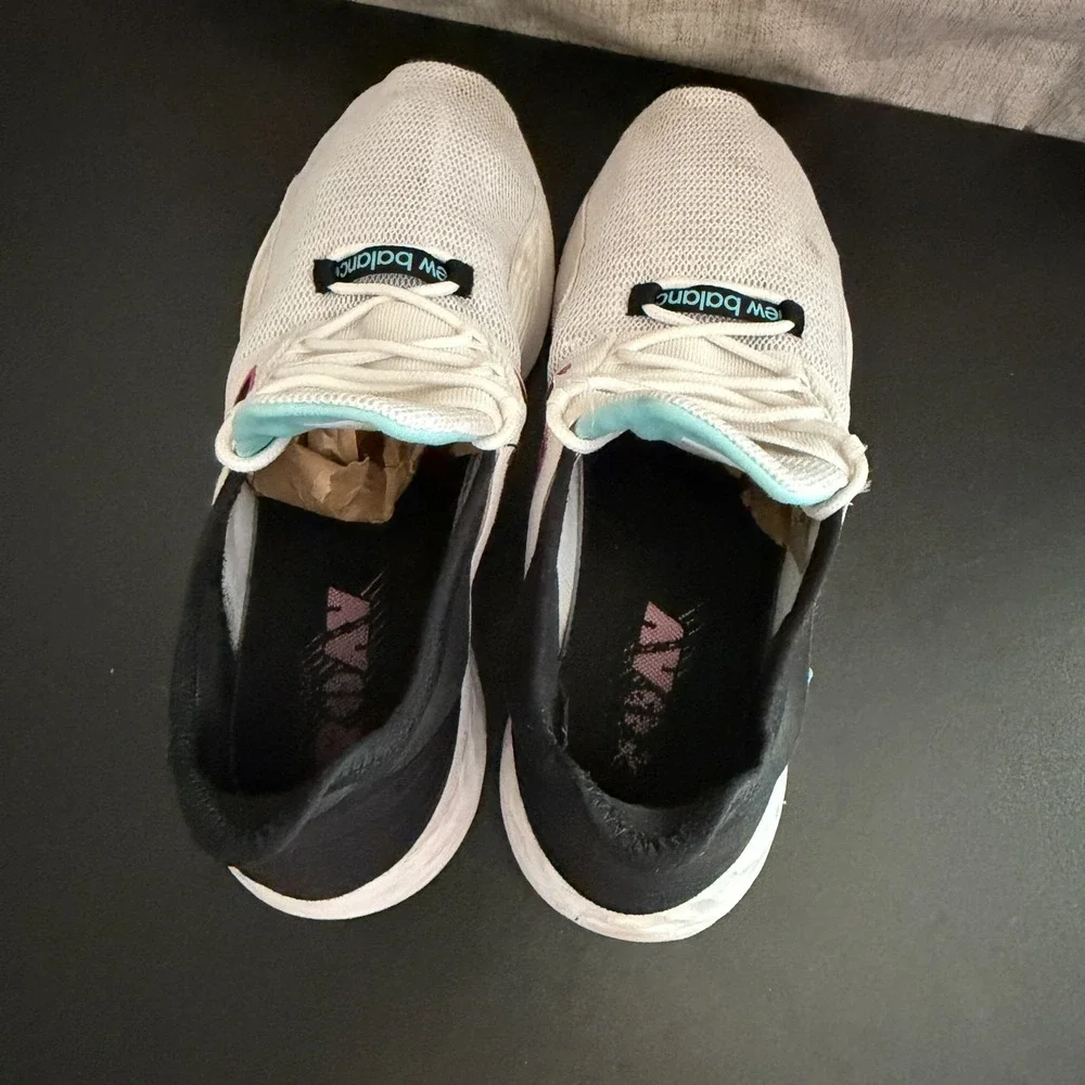 New Balance Fresh Foam Roav Running‎ Shoes Womens 11 White Surf Athletic Lace Up